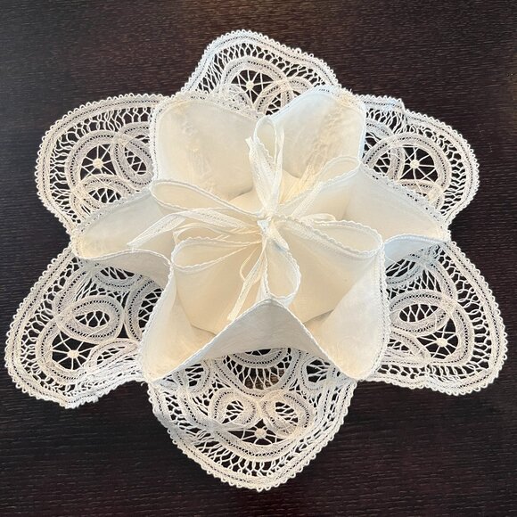 Lace Bread Basket - Picture 4 of 4